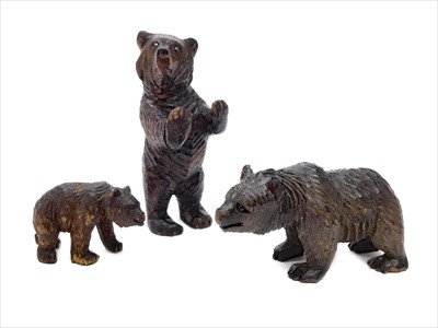 Lot 1351 - A LOT OF THREE EARLY 20TH CENTURY BLACK FOREST CARVED BEARS