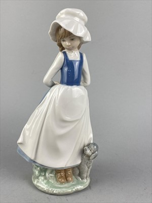 Lot 293 - A LLADRO FIGURE OF A WIZARD AND OTHER LLADRO AND NAO FIGURES