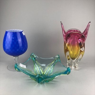 Lot 312 - A LOT OF GLASSWARE