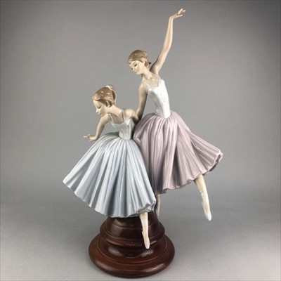 Lot 318 - A CERAMIC FIGURE GROUP