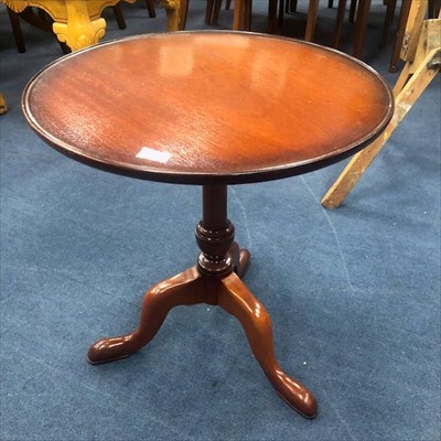 Lot 404 - A MAHOGANY TEA TABLE