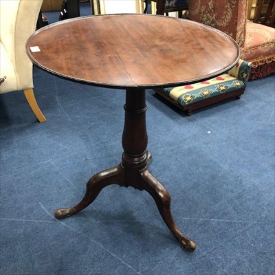 Lot 421 - A 19TH CENTURY MAHOGANY CIRCULAR TILT TOP TEA TABLE