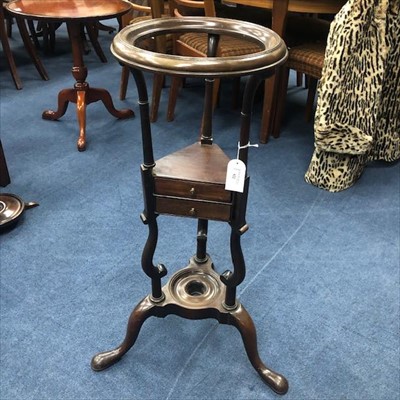 Lot 422 - A MAHOGANY CIRCULAR WASHSTAND