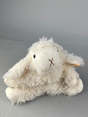 Lot 465 - A STEIFF SHEEP