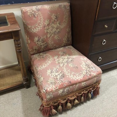 Lot 445 - A VICTORIAN GOSSIP CHAIR