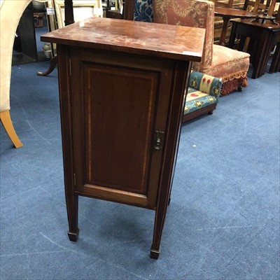 Lot 446 - AN EDWARDIAN INLAID MAHOGANY BEDSIDE CUPBOARD