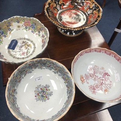 Lot 227 - A LOT OF FOUR VICTORIAN AND LATER PEDESTAL BOWLS