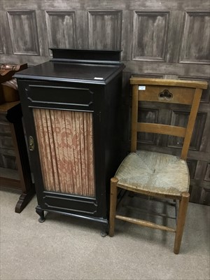 Lot 129 - AN EARLY 20TH CENTURY OAK SINGLE CHAIR AND A MAHOGANY MUSIC CABINET