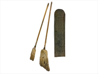 Lot 1871 - AN EARLY 20TH CENTURY CURLING CRAMPIT