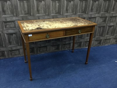 Lot 102 - AN EARLY 20TH CENTURY DESK