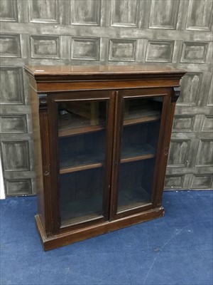Lot 106 - AN EARLY 20TH CENTURY GLAZED BOOKCASE
