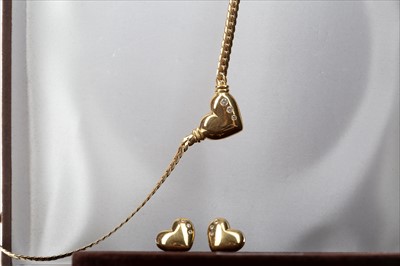 Lot 834 - A DIAMOND SET HEART NECKLET AND EARRINGS
