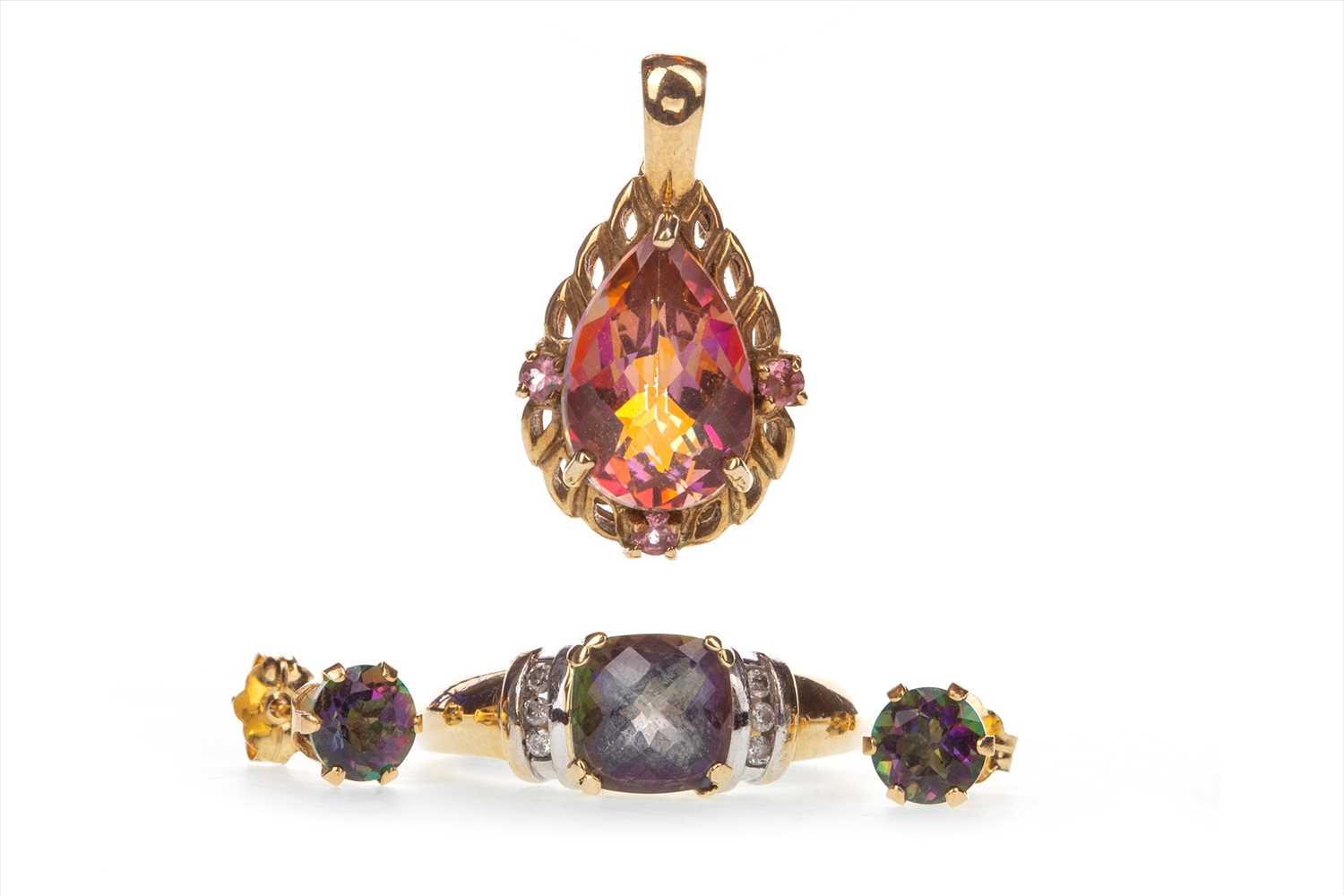 Lot 1366 - A MYSTIC TOPAZ RING, PENDANT AND PAIR OF EARRINGS