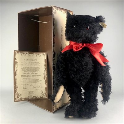 Lot 140 - A STEIFF REPLICA 'MOURNING' BEAR 1912 LIMITED EDITION