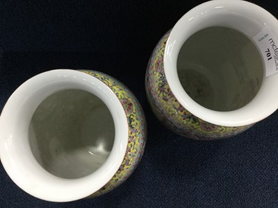 Lot 701 - A PAIR OF EARLY 20TH CENTURY CHINESE PORCELAIN VASES
