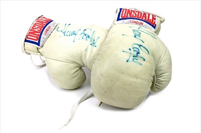 Lot 1767 - A PAIR OF LONSDALE BOXING GLOVES SIGNED BY HENRY COOPER