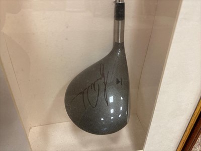 Lot 1770 - A TIGER WOODS SIGNED DRIVER IN A GLAZED CASE