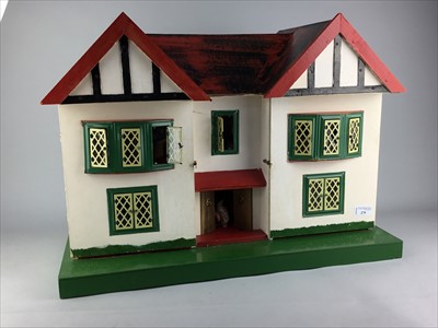 Lot 279 - A MID 20TH CENTURY CHILD'S DOLL HOUSE