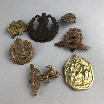 Lot 7 - A BRONZE PAPAL MEDAL AND A GROUP OF CAP BADGES