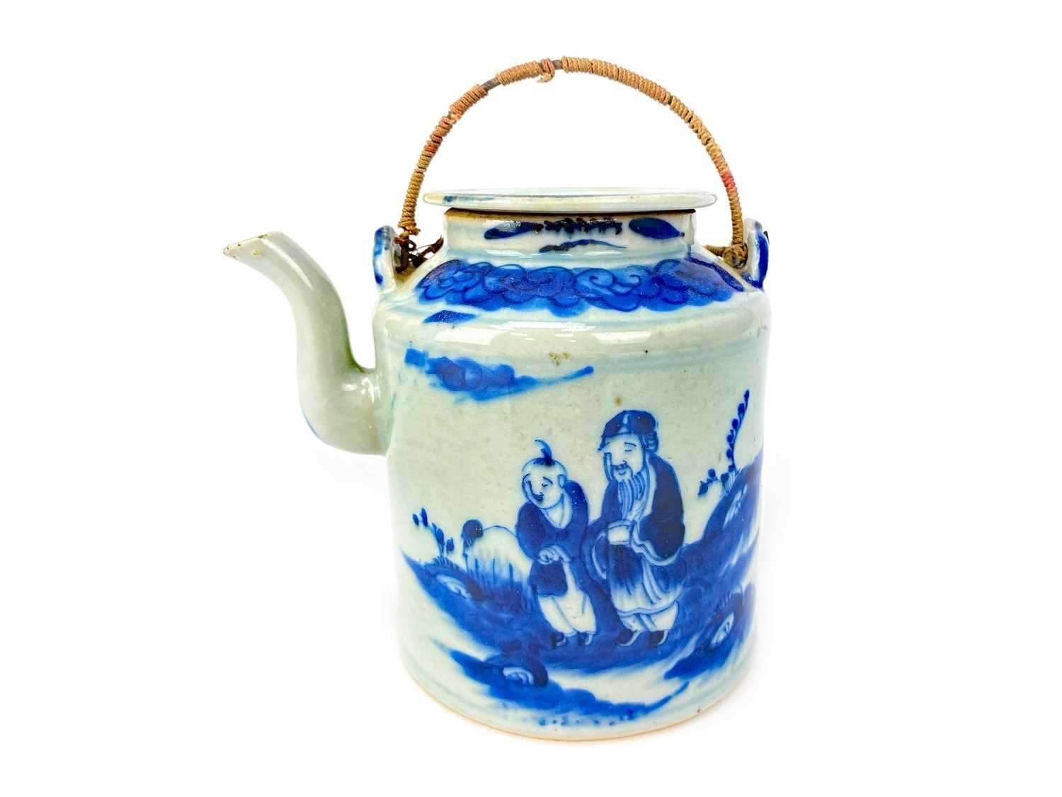 Lot 729 - A CHINESE BLUE AND WHITE TEA POT