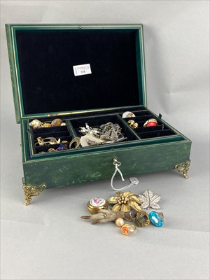 Lot 358 - A COLLECTION OF COSTUME JEWELLERY