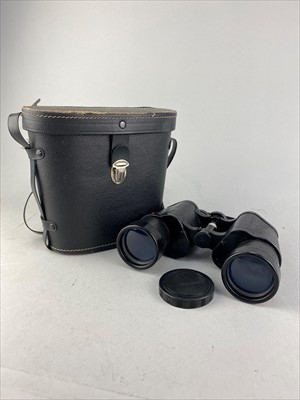 Lot 375 - A PAIR OF LATE 20TH CENTURY CASED BINOCULARS
