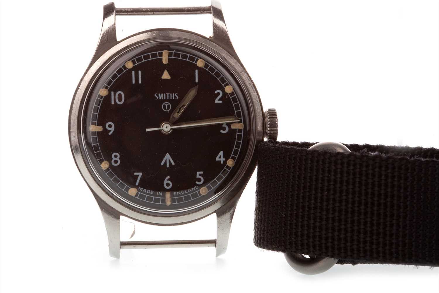 Lot 772 - A GENTLEMAN'S SMITHS MILITARY ISSUE STEEL WATCH