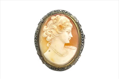 Lot 71 - A LATE 2OTH CENTURY CAMEO BROOCH