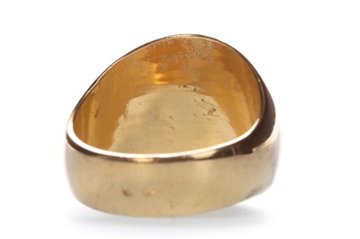 Lot 8 - A REPLICA GOLD COIN RING