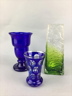 Lot 432 - A LOT OF GLASS WARE INCLUDING VASES AND A DECANTER