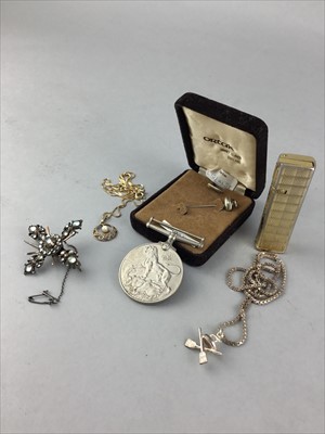 Lot 20 - A LOT OF JEWELLERY AND WRIST WATCHES INCLUDING A GENT'S SIGNET RING