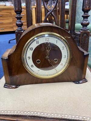 Lot 490 - A 20TH CENTURY WALNUT MANTEL CLOCK AND A CASKET