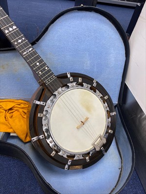 Lot 499 - AN EARLY 20TH CENTURY BANJO BY T.W. FOWLE IN CASE