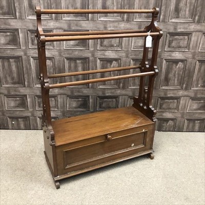 Lot 457 - A 19TH CENTURY TOWEL RAIL