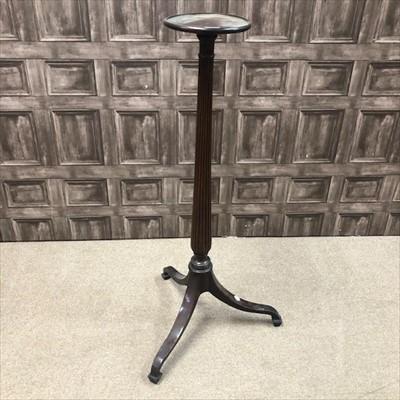 Lot 464 - A MAHOGANY TORCHERE