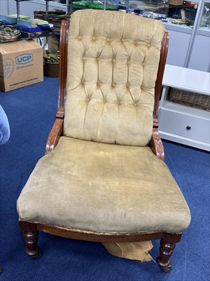 Lot 476 - A VICTORIAN MAHOGANY GOSSIP CHAIR