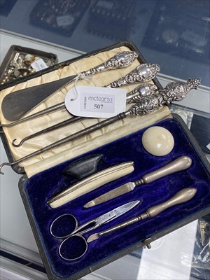 Lot 507 - A LATE 19TH CENTURY SILVER HANDLED SHOE HORN, THREE BUTTON HOOKS AND A MANICURE SET