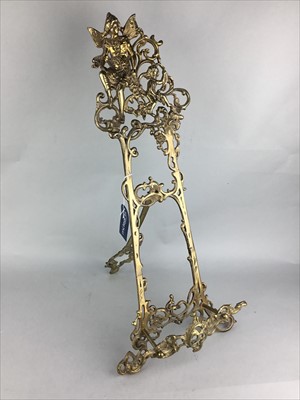 Lot 524 - AN EARLY 20TH CENTURY BRASS MINIATURE PICTURE EASEL