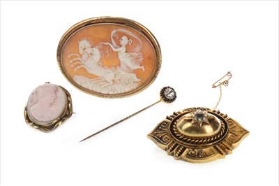 Lot 918 - A GROUP OF FOUR BROOCHES