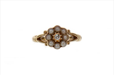 Lot 920 - A PEARL AND DIAMOND RING