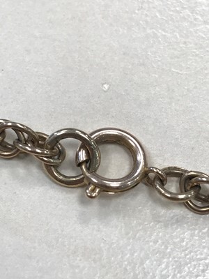 Lot 306 - A GOLD CHAIN
