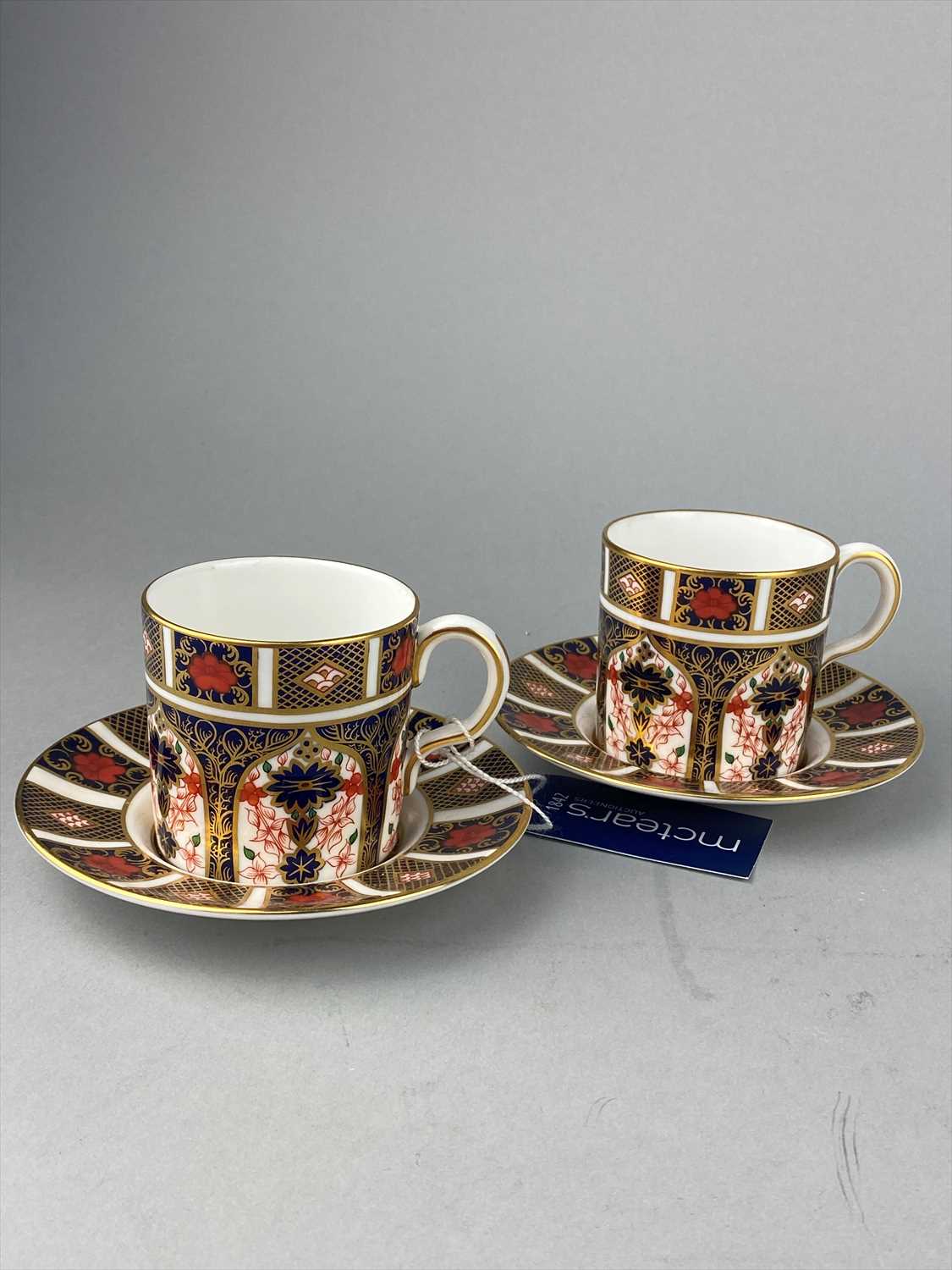 Lot 125 - A PAIR OF ROYAL CROWN DERBY IMARI PATTERN COFFEE CUPS AND SAUCERS