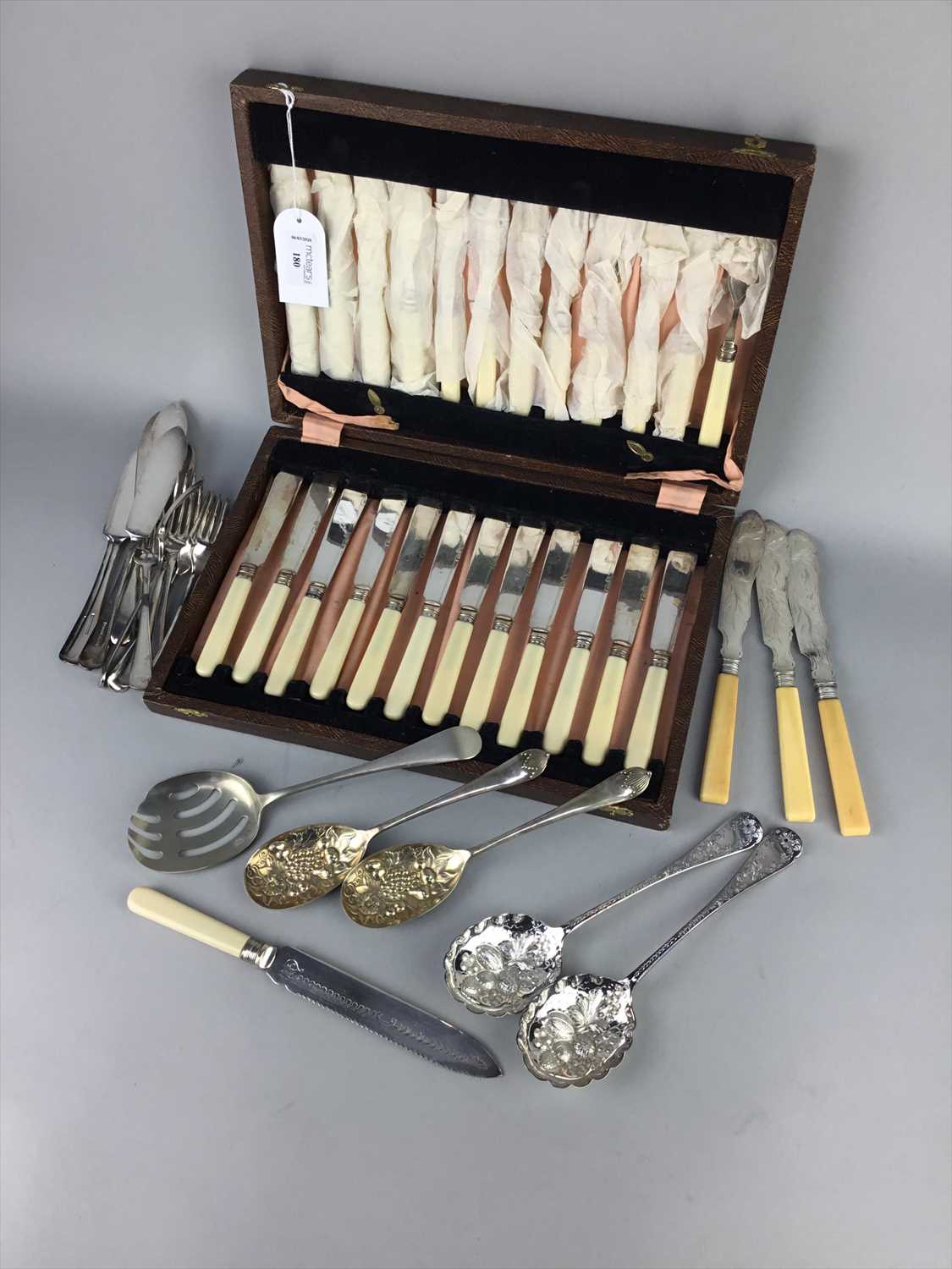 Lot 180 - A CASED CUTLERY SET AND OTHER FLATWARE