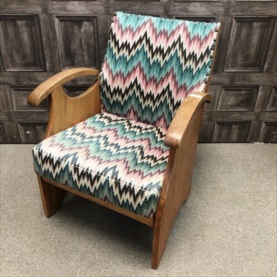 Lot 268 - A RETRO OAK CHILDS ARMCHAIR