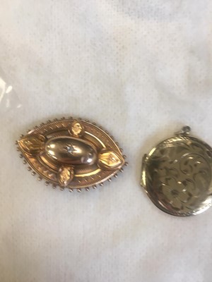 Lot 332 - A VICTORIAN DIAMOND SET MOURNING BROOCH AND A PLATED LOCKET