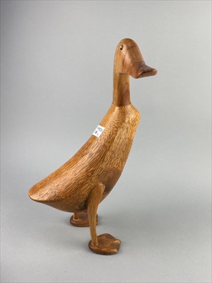 Lot 225 - A CARVED WOOD FIGURE OF A DUCK AND AN OAK APPLE SHAPED GAVEL