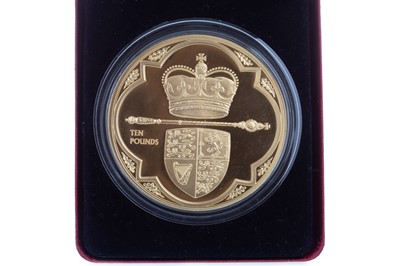 Lot 58 - A THE ROYAL MINT £10 SILVER COIN