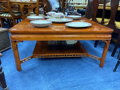Lot 271 - A MODERN SQUARE COFFEE TABLE