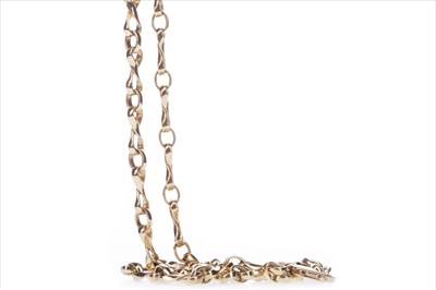 Lot 352 - A CHAIN LINK NECKLACE