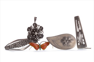 Lot 372 - A LOT OF SILVER AND PEWTER JEWELLERY